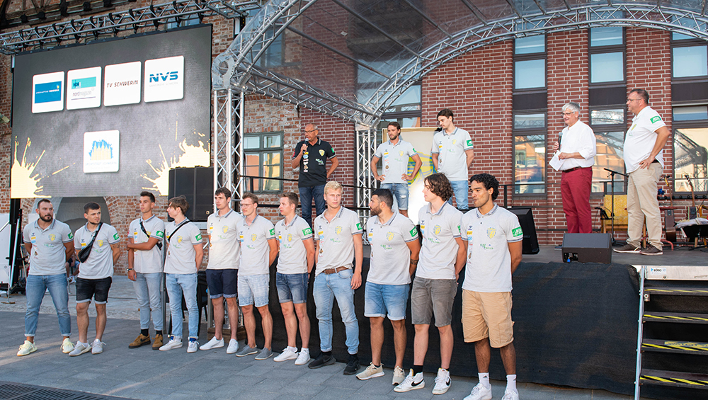 Bei dem Event auf dem Schlachtermarkt wurde auch der aktuelle Kader der Mecklenburger Stiere vorgestellt